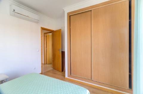 Apartamento T2 Moderno com Vista Mar - Praia da Alagoa, Altura - para Arrendamento Anual