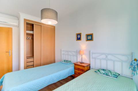 Apartamento T2 Moderno com Vista Mar - Praia da Alagoa, Altura - para Arrendamento Anual