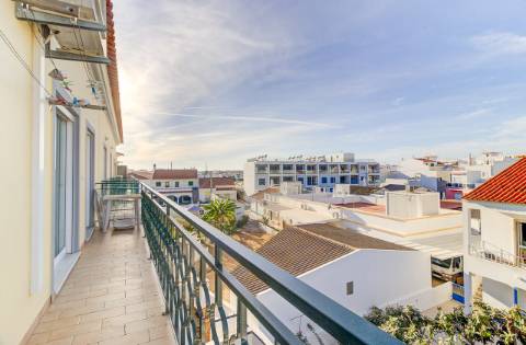 Apartamento T2 Moderno com Vista Mar - Praia da Alagoa, Altura - para Arrendamento Anual