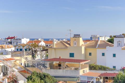 Apartamento T2 Moderno com Vista Mar - Praia da Alagoa, Altura - para Arrendamento Anual