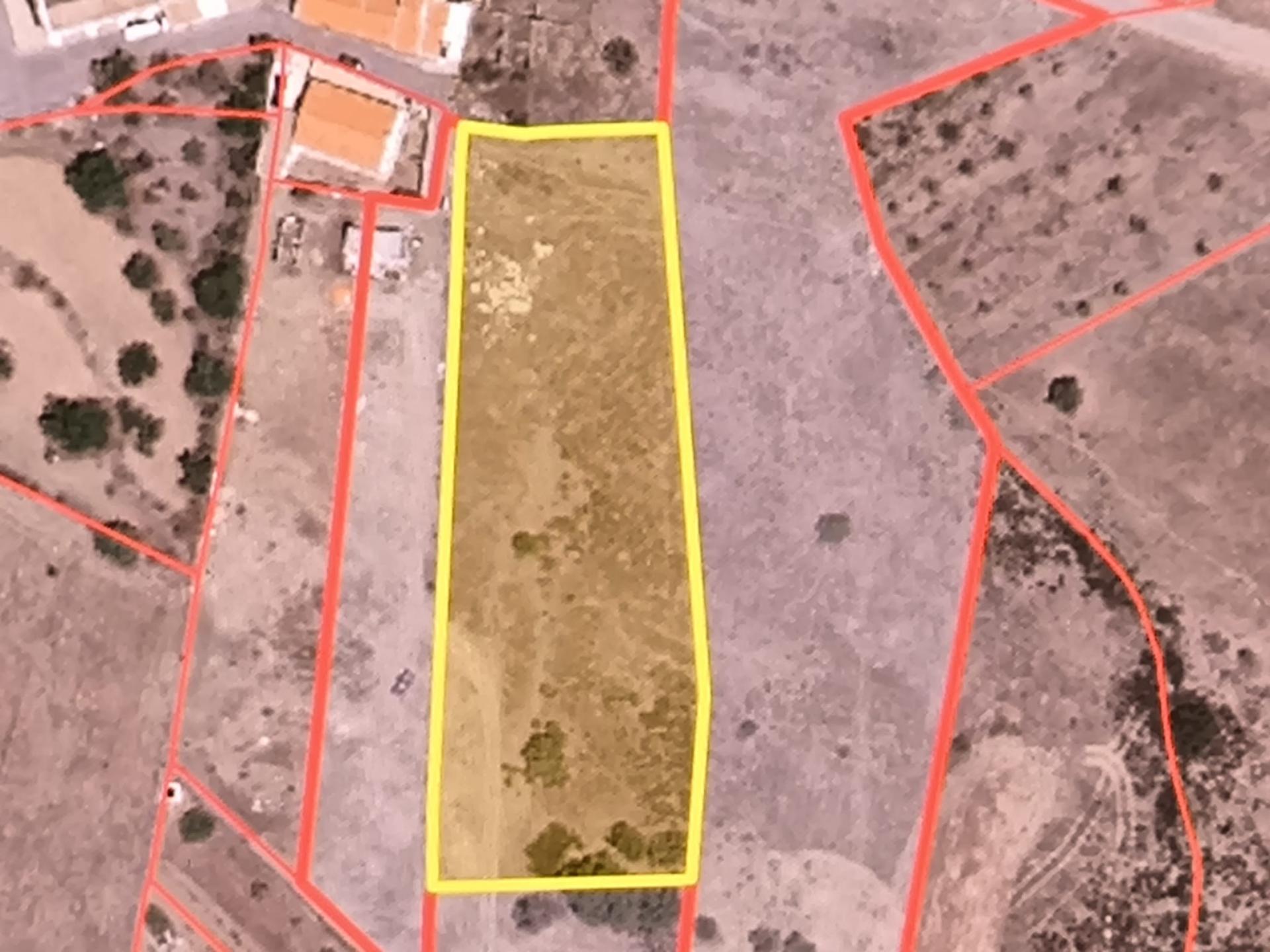 TERRENO COM 4.720 M² - NO CENTRO DO AZINHAL - COM POSSIBILIDADE DE CONSTRUIR DUAS MORADIAS PARA HABITAÇÃO E OU TURISMO - AZINHAL - CASTRO MARIM - ALGARVE