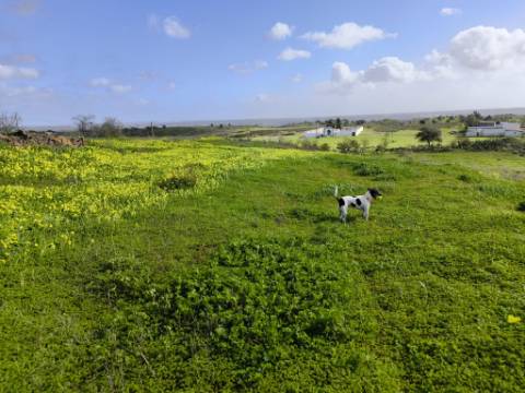 TERRENO COM 4.720 M² - NO CENTRO DO AZINHAL - COM POSSIBILIDADE DE CONSTRUIR DUAS MORADIAS PARA HABITAÇÃO E OU TURISMO - AZINHAL - CASTRO MARIM - ALGARVE
