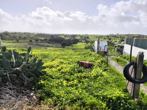 TERRENO COM 4.720 M² - NO CENTRO DO AZINHAL - COM POSSIBILIDADE DE CONSTRUIR DUAS MORADIAS PARA HABITAÇÃO E OU TURISMO - AZINHAL - CASTRO MARIM - ALGARVE