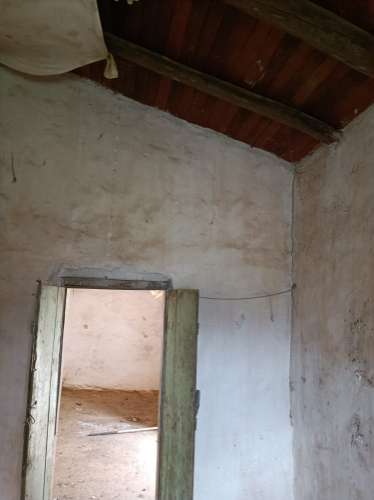 DUAS MORADIAS ISOLADAS - NUM TERRENO DE 1.823 M² - UMA PRONTA A HABITAR - OUTRA PARA REABILITAR OU DEMOLIR - NA ALDEIA DE ALCARIAS GRANDES - AZINHAL - CASTRO MARIM - ALGARVE