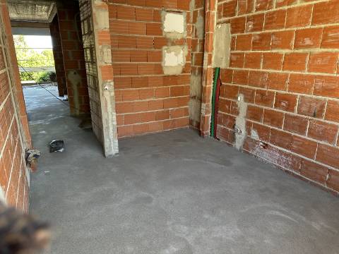 Apartamento T3 em construção em Luz de Tavira, com acabamentos modernos e próxima de serviços.