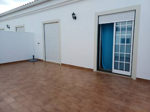 Apartamento T1 +1 Anual com magnifico terraço no centro de Vila Real de Santo António