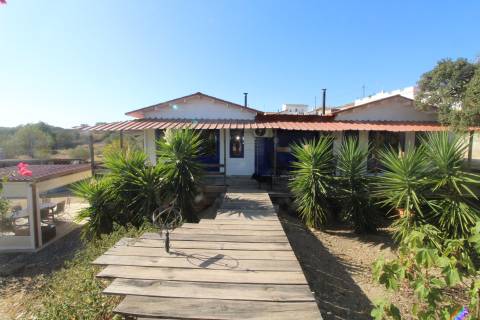 Moradia com Terreno de 880 m² - Balurcos - Alcoutim