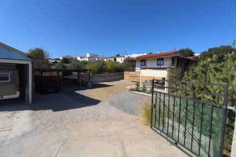 Moradia com Terreno de 880 m² - Balurcos - Alcoutim