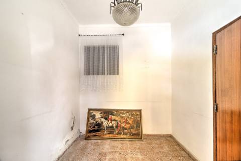 Moradia T3 no Centro de Tavira com Terraço e Potencial de Ampliação