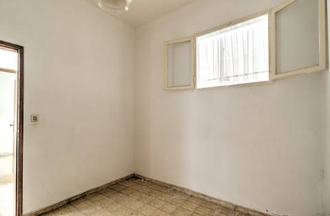 Moradia T3 no Centro de Tavira com Terraço e Potencial de Ampliação