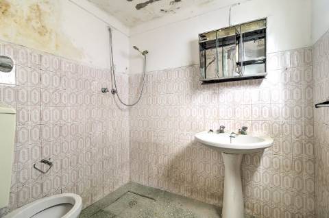 Moradia T3 no Centro de Tavira com Terraço e Potencial de Ampliação