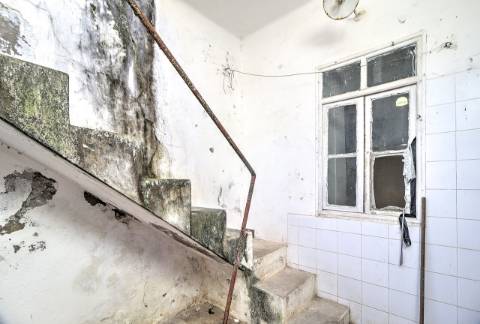 Moradia T3 no Centro de Tavira com Terraço e Potencial de Ampliação