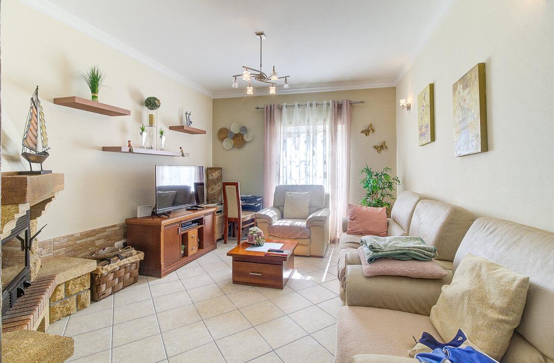 Moradia Mobilada de 2 Pisos com Quintal, BBQ e Deslumbrantes Vistas Mar.