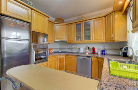 Moradia Mobilada de 2 Pisos com Quintal, BBQ e Deslumbrantes Vistas Mar.