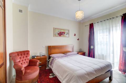 Moradia Mobilada de 2 Pisos com Quintal, BBQ e Deslumbrantes Vistas Mar.