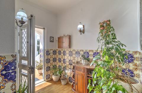 Moradia Independente T3 com 220 m² | Lote de 400 m² | Excelente Exposição Solar | Próxima das Praias e de Espanha