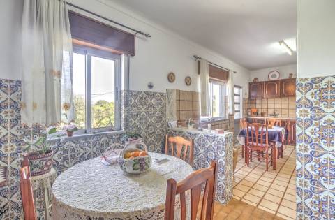 Moradia Independente T3 com 220 m² | Lote de 400 m² | Excelente Exposição Solar | Próxima das Praias e de Espanha