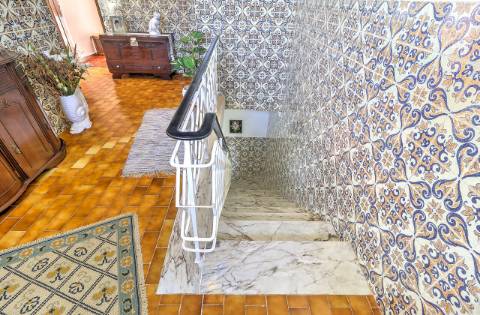 Moradia Independente T3 com 220 m² | Lote de 400 m² | Excelente Exposição Solar | Próxima das Praias e de Espanha