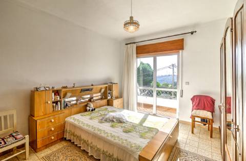 Moradia Independente T3 com 220 m² | Lote de 400 m² | Excelente Exposição Solar | Próxima das Praias e de Espanha