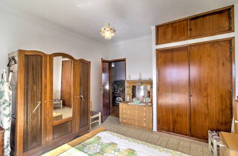 Moradia Independente T3 com 220 m² | Lote de 400 m² | Excelente Exposição Solar | Próxima das Praias e de Espanha