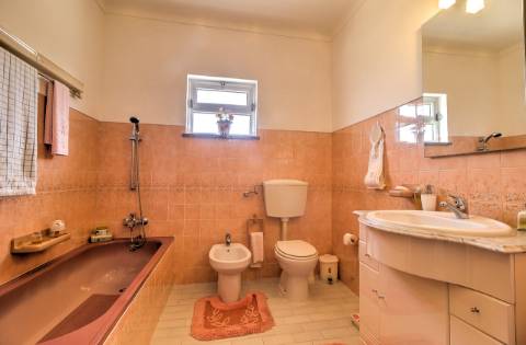 Moradia Independente T3 com 220 m² | Lote de 400 m² | Excelente Exposição Solar | Próxima das Praias e de Espanha