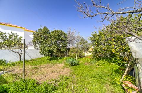 Moradia Independente T3 com 220 m² | Lote de 400 m² | Excelente Exposição Solar | Próxima das Praias e de Espanha