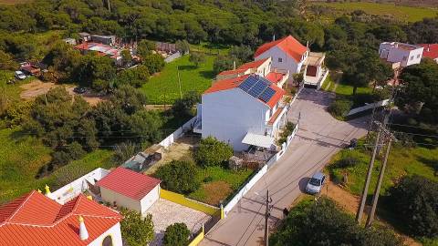 Moradia Independente T3 com 220 m² | Lote de 400 m² | Excelente Exposição Solar | Próxima das Praias e de Espanha