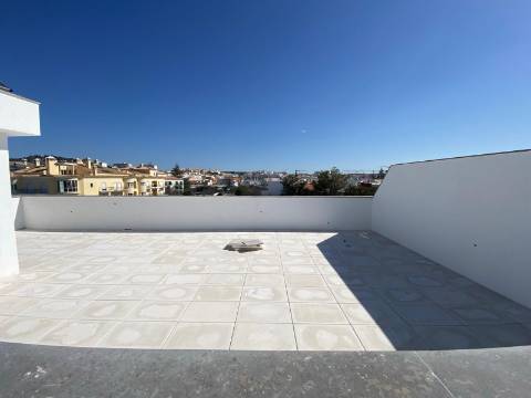 Apartamento T3 com terraço privativo em Loulé