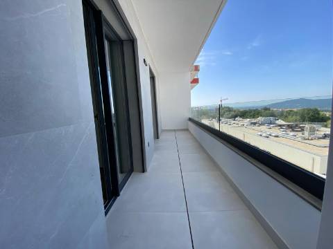 Apartamento T3 com terraço privativo em Loulé