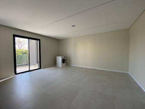 Apartamento T3 com terraço privativo em Loulé