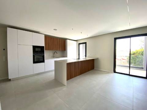 Apartamento T3 com terraço privativo em Loulé