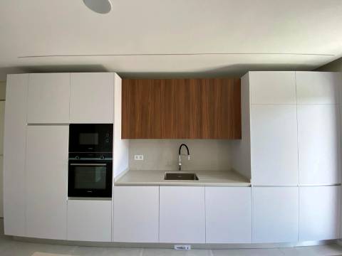 Apartamento T3 com terraço privativo em Loulé