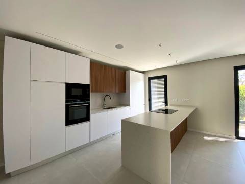 Apartamento T3 com terraço privativo em Loulé