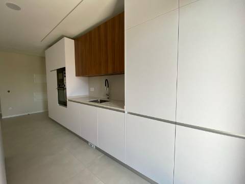 Apartamento T3 com terraço privativo em Loulé