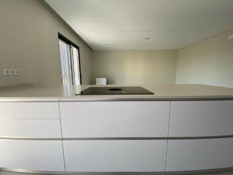 Apartamento T3 com terraço privativo em Loulé