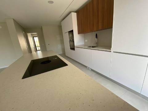 Apartamento T3 com terraço privativo em Loulé