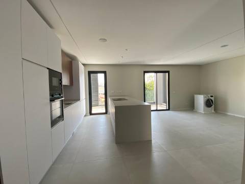 Apartamento T3 com terraço privativo em Loulé