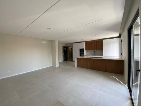 Apartamento T3 com terraço privativo em Loulé