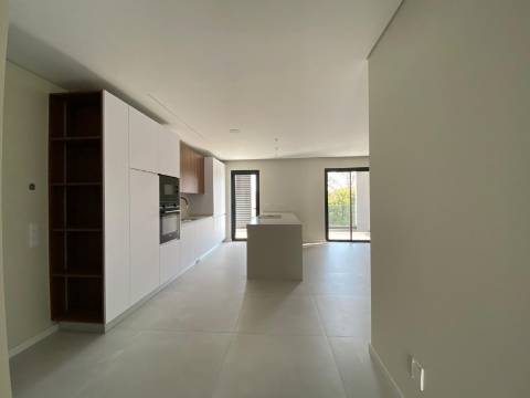 Apartamento T3 com terraço privativo em Loulé