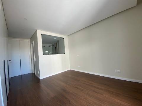 Apartamento T3 com terraço privativo em Loulé