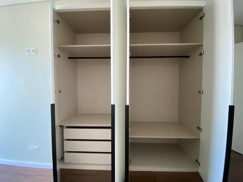 Apartamento T3 com terraço privativo em Loulé