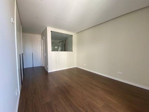 Apartamento T3 com terraço privativo em Loulé