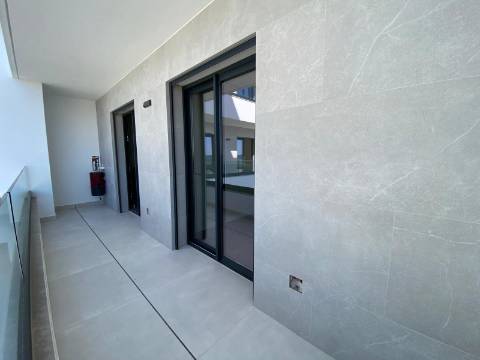 Apartamento T3 com terraço privativo em Loulé