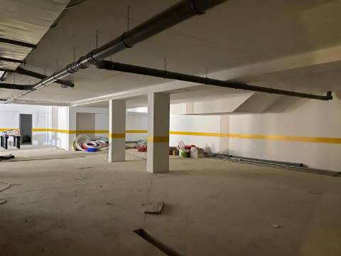 Apartamento T3 com terraço privativo em Loulé