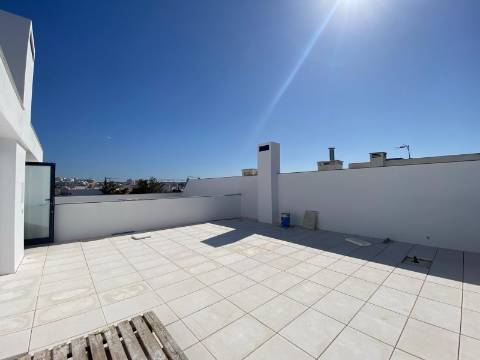 Apartamento T3 com terraço privativo em Loulé