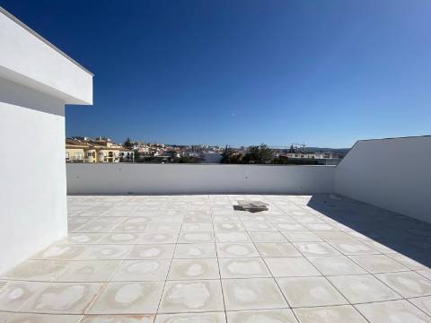 Apartamento T3 com terraço privativo em Loulé
