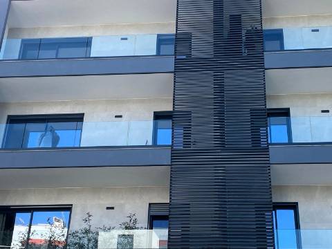 Apartamento T3 com terraço privativo em Loulé