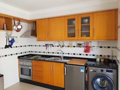 Estúdio/ T0 para venda na principal avenida de Vila Real de Santo António