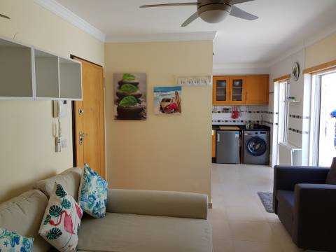 Estúdio/ T0 para venda na principal avenida de Vila Real de Santo António