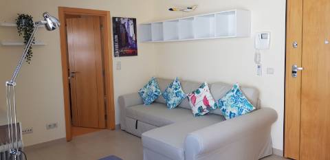 Estúdio/ T0 para venda na principal avenida de Vila Real de Santo António